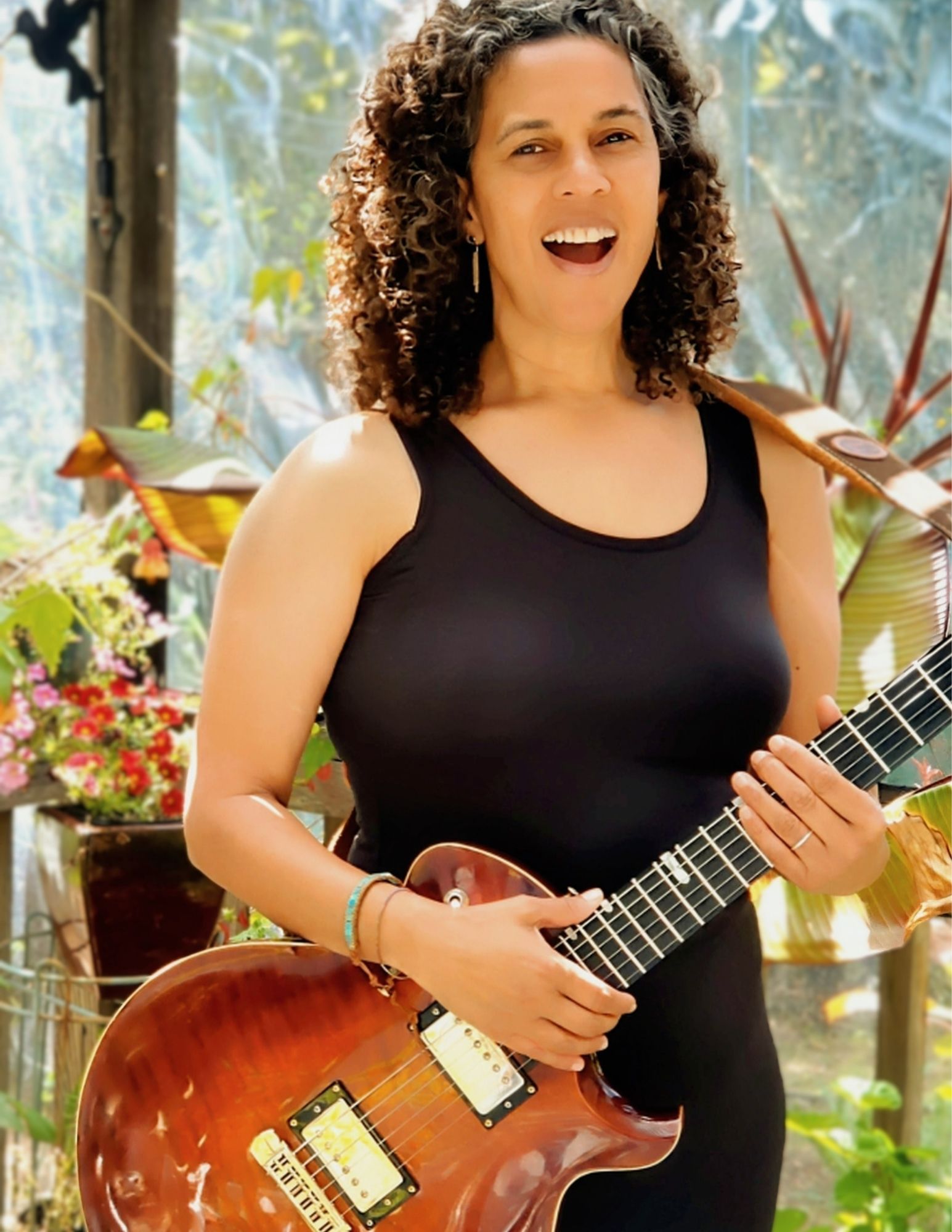 Melanie Melodist performing